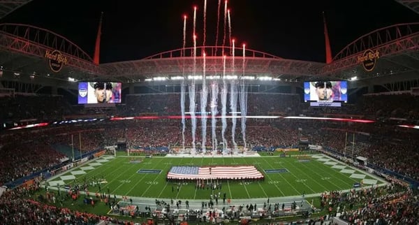 Esta é uma imagem do estádio em um dia de Super Bowl